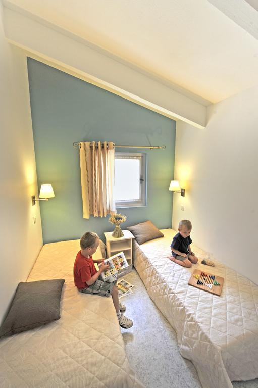 Vvf Drome Provence Hotel มงต์เบริง-เลส์-แบงส์ ภายนอก รูปภาพ
